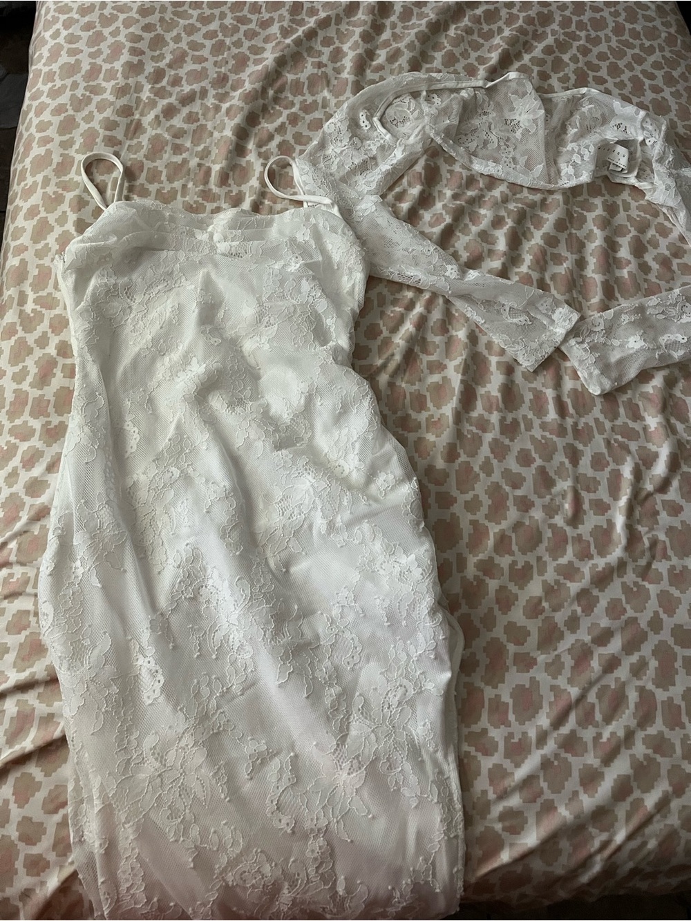 Missguided White Lace Asymmetric Maxi Dress - Picture 2 of 4